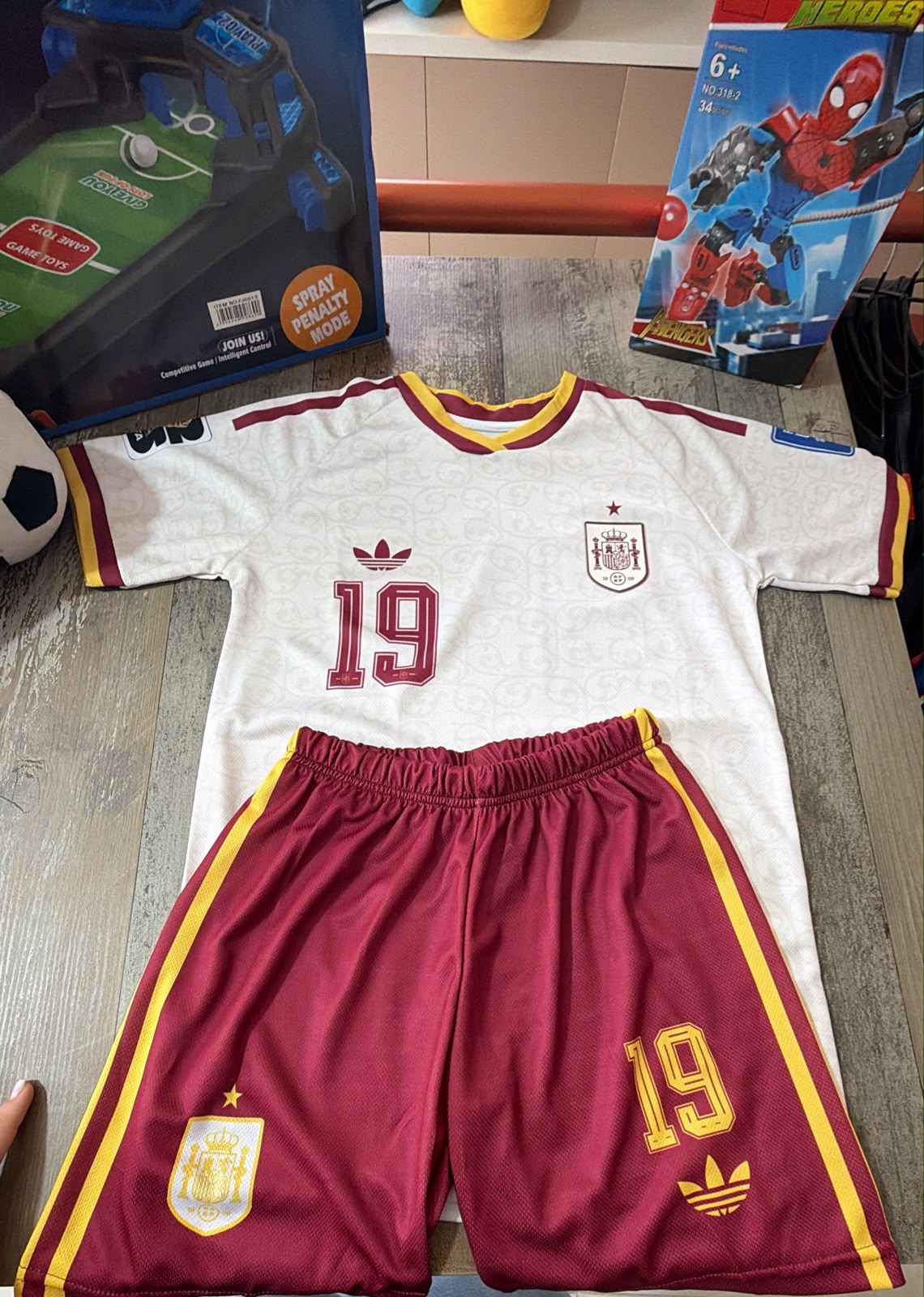 Spain Adidas football kit number 19 - white jersey and burgundy shorts