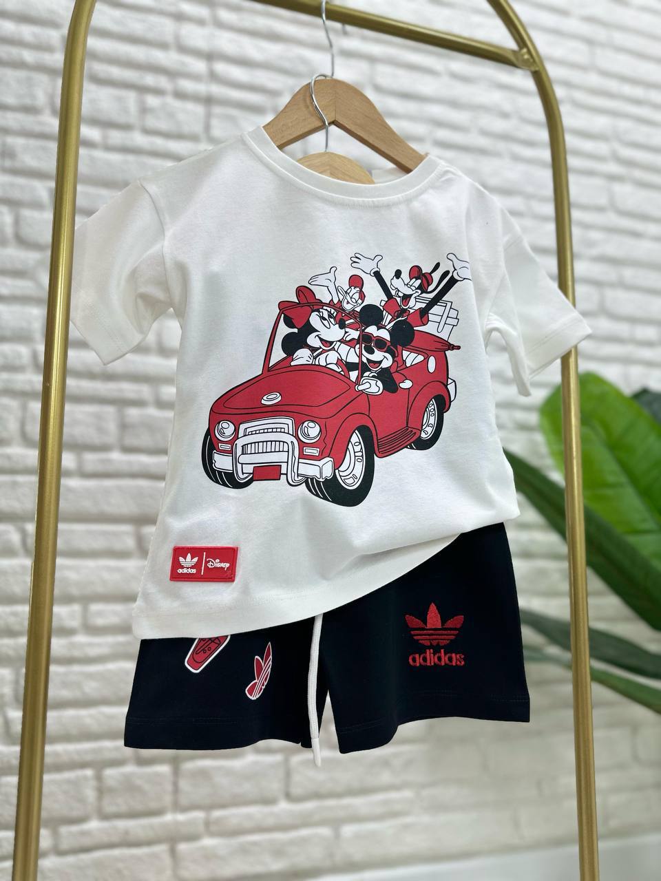 Unisex Kids Disney Mickey And Friends Shorts-And-T-Shirt Set, White image 0