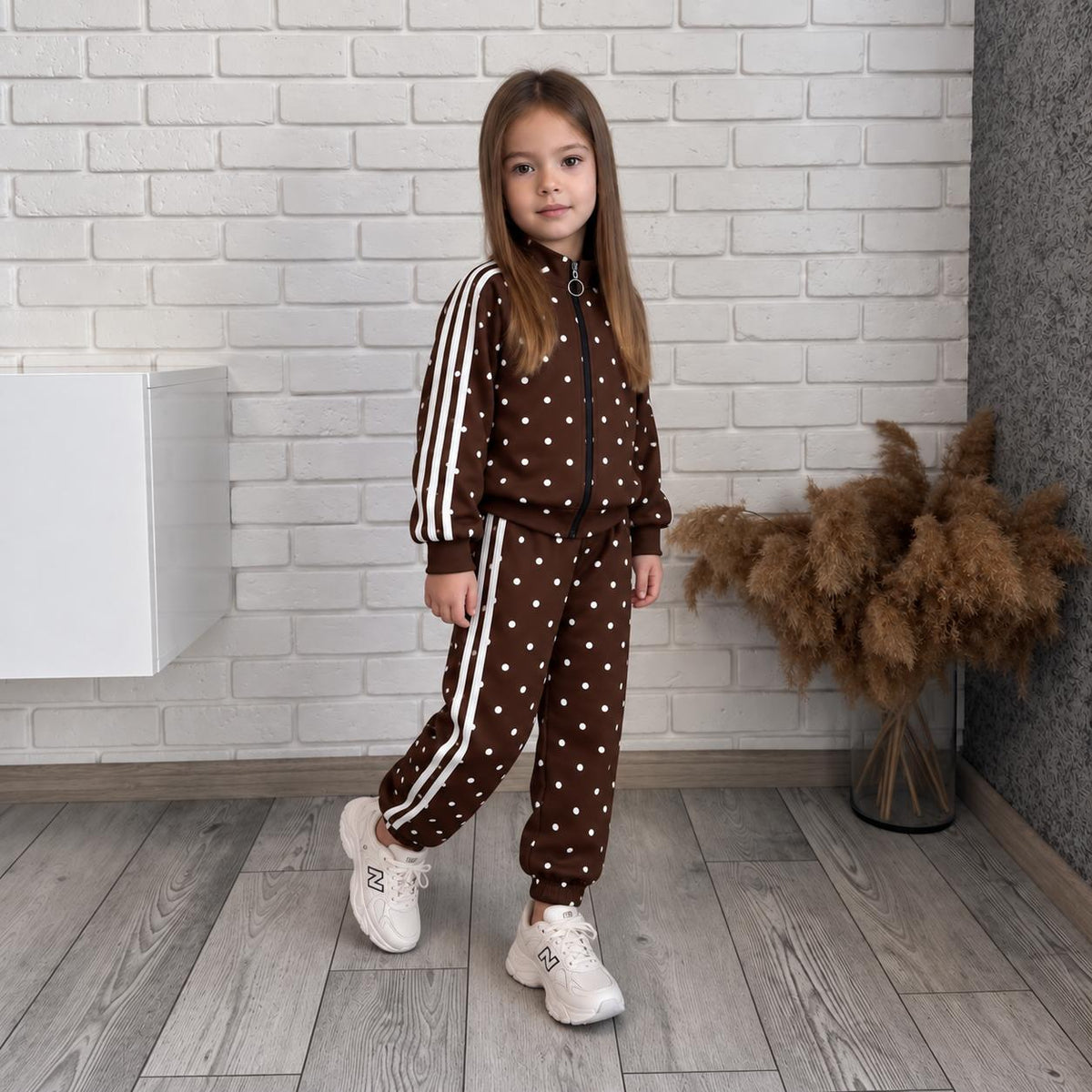 Girls' brown tracksuit with white polka dots, white side stripes, zip-front jacket and matching joggers