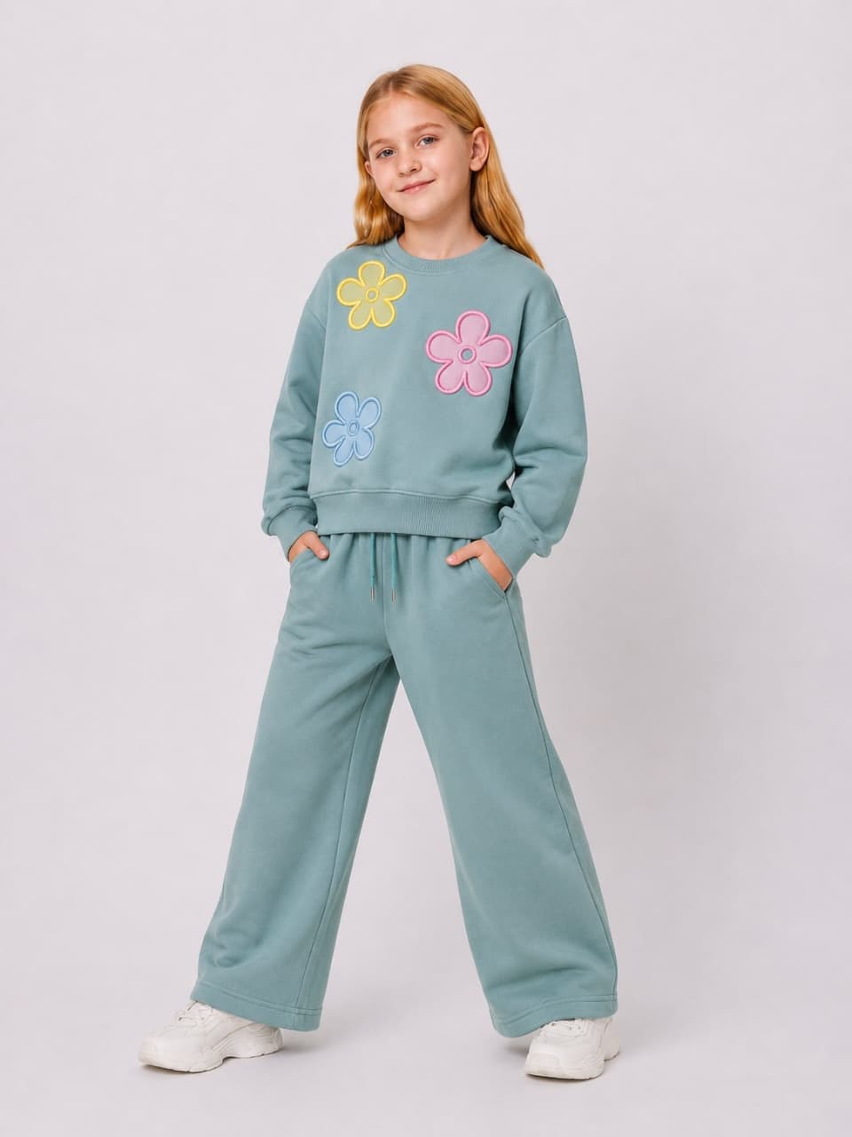Girls’ sage-green flower sweatshirt and wide-leg trousers set