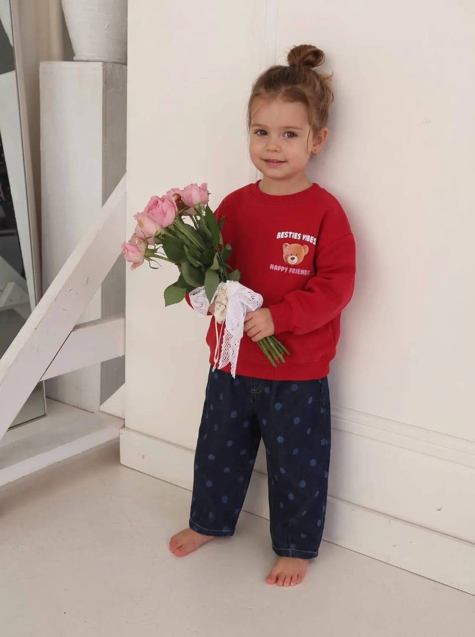Red kids' sweatshirt with Besties Vibes teddy-bear chest graphic
