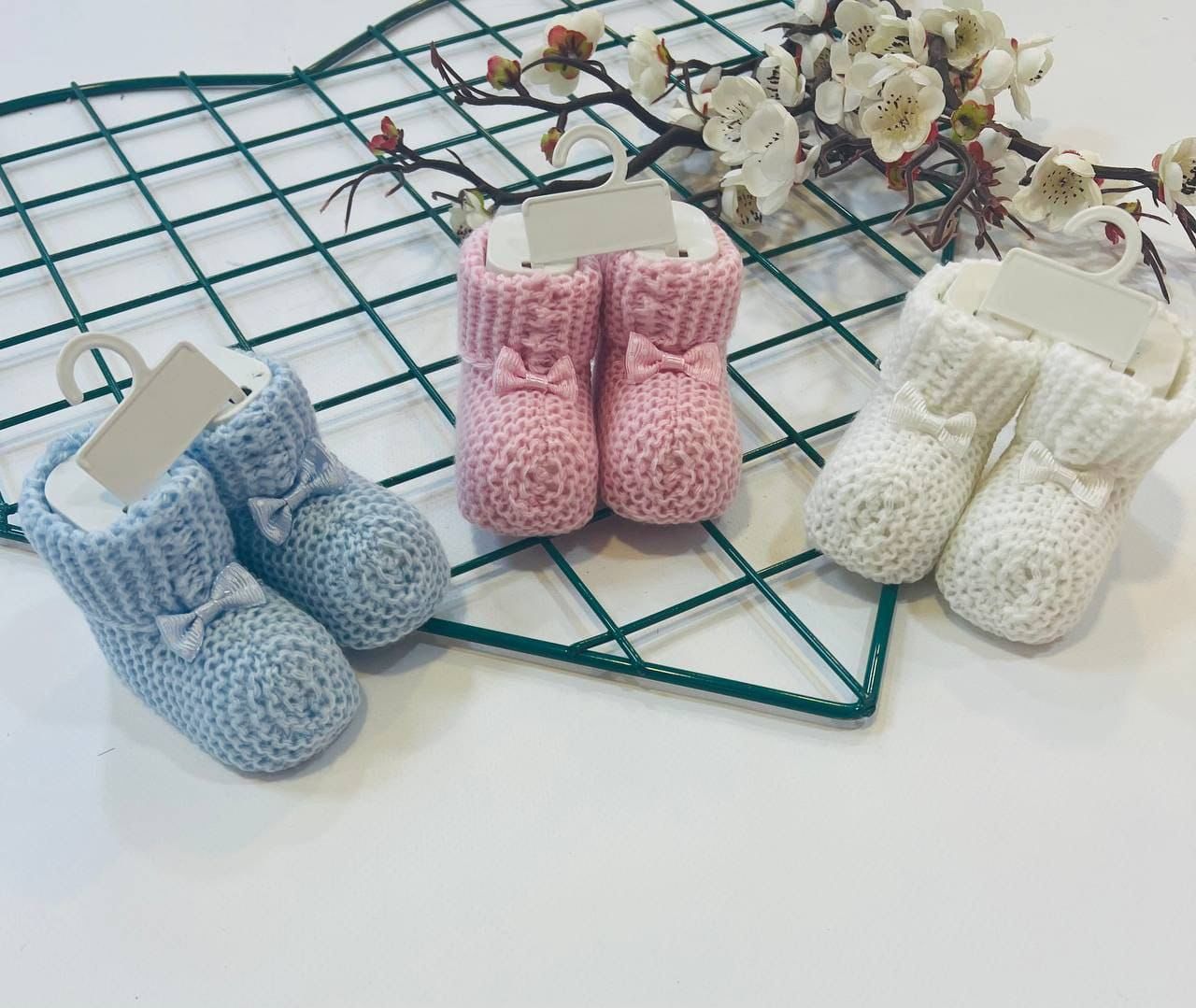 Wool Shoes with Bow<span> - </span>White image