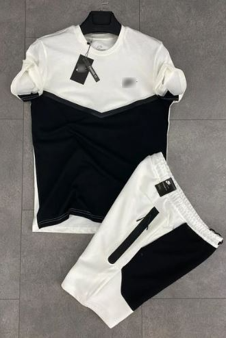 Tech Fleece Black & White T-shirt and Shorts image 0