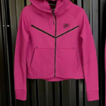 ⁦Tech Fleece Fuchsia Zip Up Hoodie With Joggers⁩ - الصورة ⁦2⁩