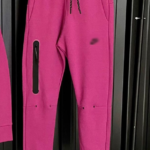 ⁦Tech Fleece Fuchsia Zip Up Hoodie With Joggers⁩ - الصورة ⁦3⁩